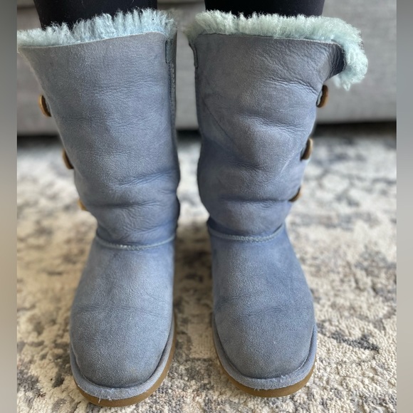 Button up UGGS - Picture 3 of 7